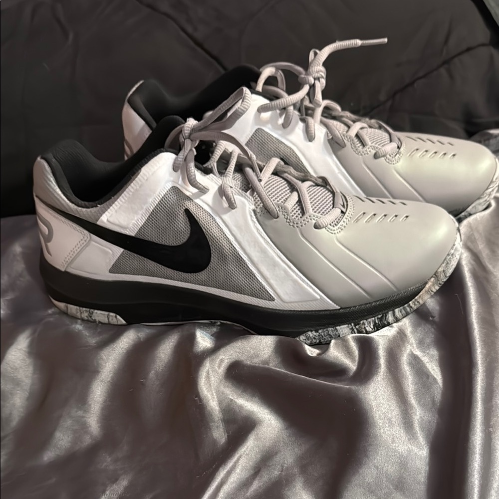 Nike Black and White Sports Sneakers